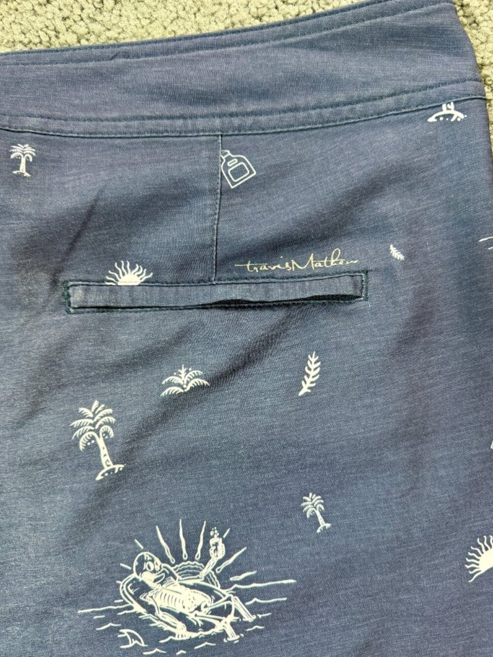 Travis Mathew Navy Swim Trunks - Tropical Art Design - Men's Size 40 - VGUC - Picture 6 of 7